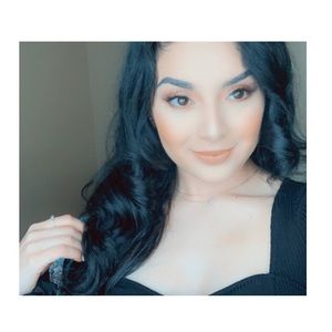 Meet your Posher, Cynthia